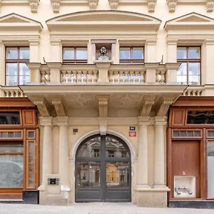 hostel-retreat-boutique.praguehotelsweb.com/